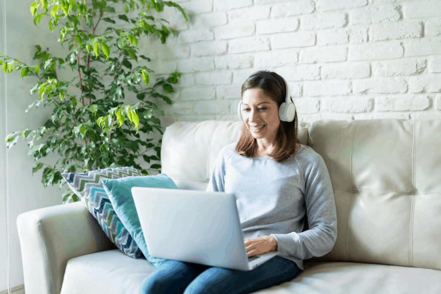 woman doing online translation work