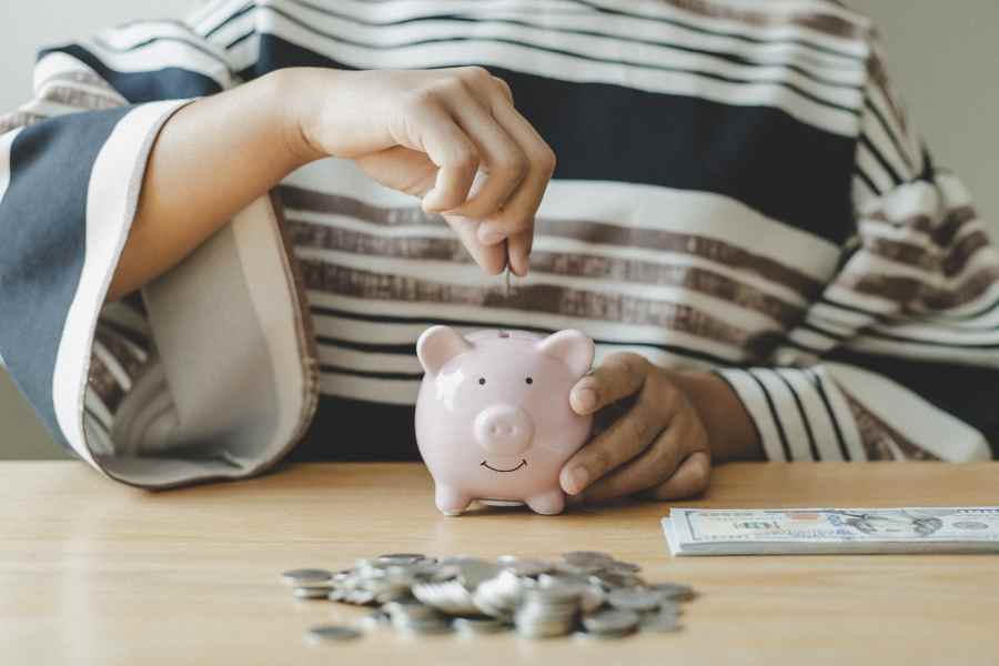 how to survive financially as a single mom