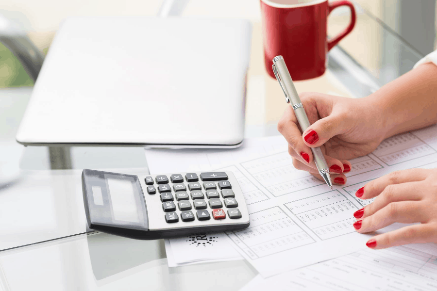 woman doing bookkeeping work