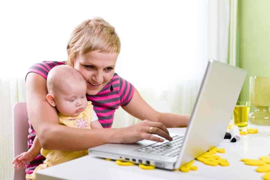 mom making money online