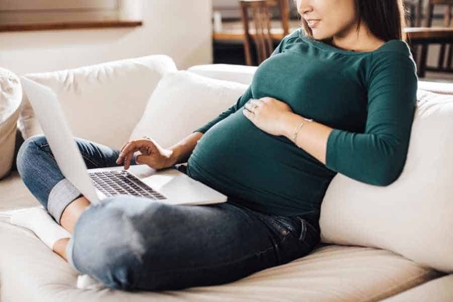 pregnant woman looking for a job online