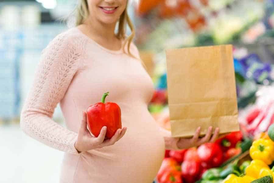 pregnant woman shopping for groceries