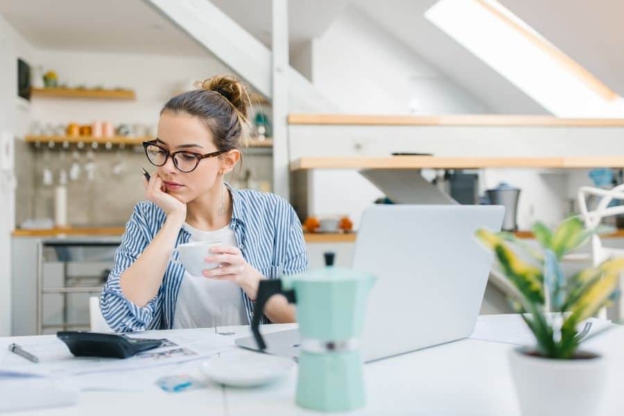 woman making a budget online