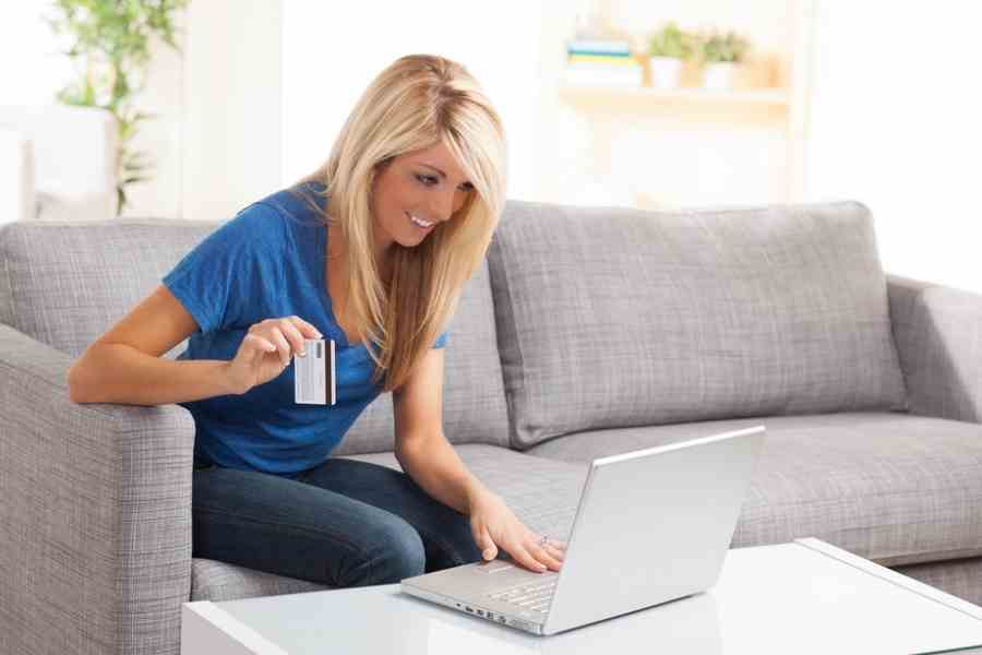 woman exchanging gift cards for cash online