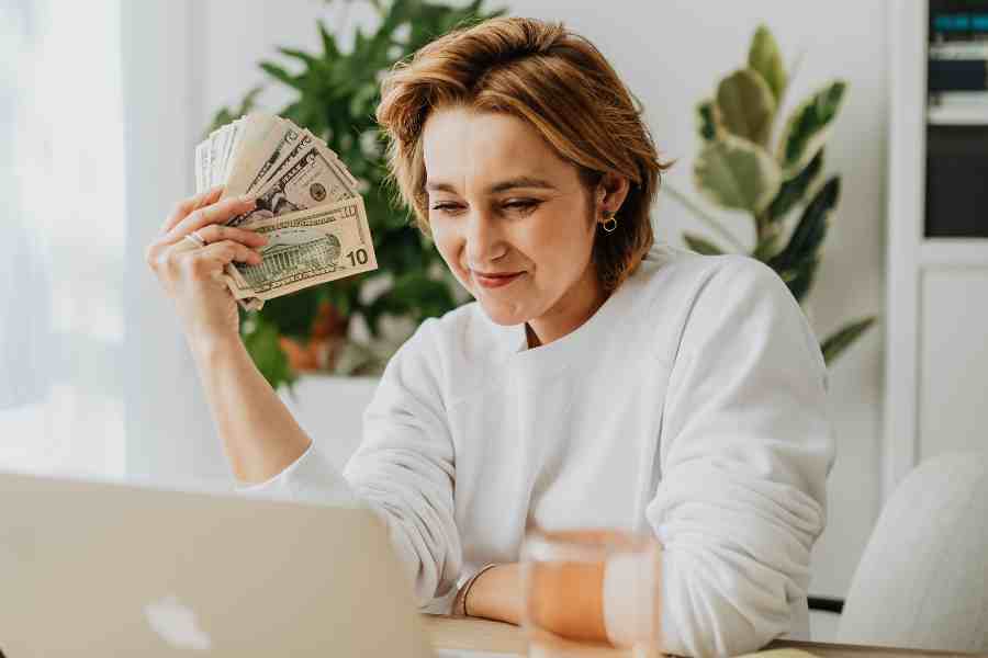 how to make money fast as a woman