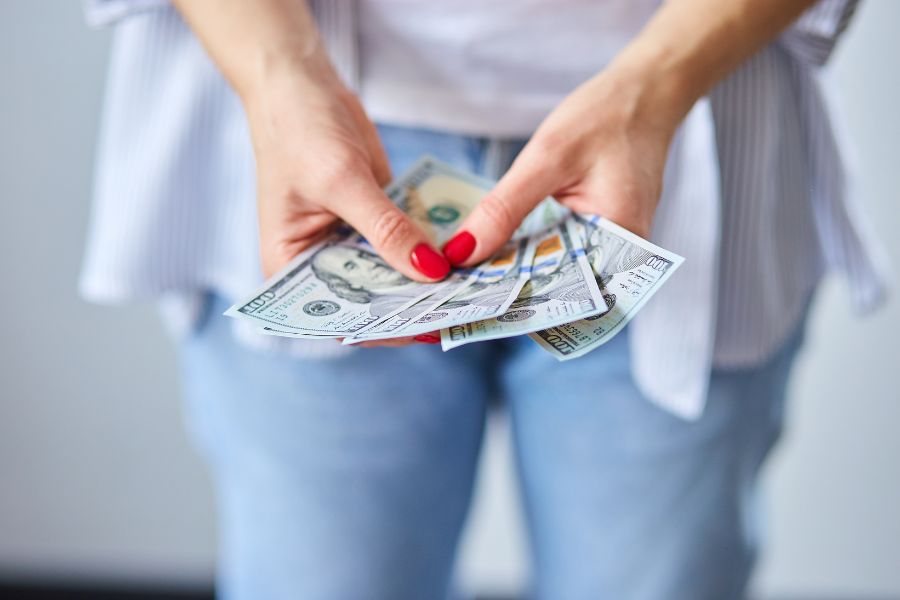 woman getting cash from pawn shop loans